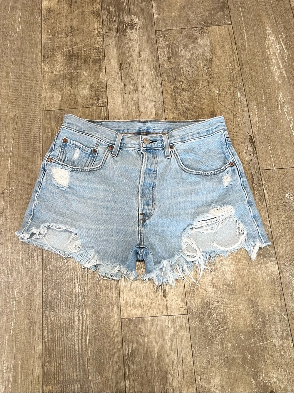 LEVI’S 501 Button-Fly Cut Off Light Wash Blue Jean Shorts Womens 30 Distressed